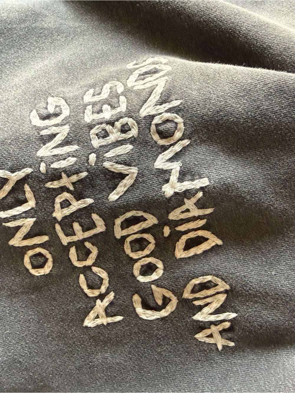 Diamonds and Sweatshirts size XL - Picture 3 of 10
